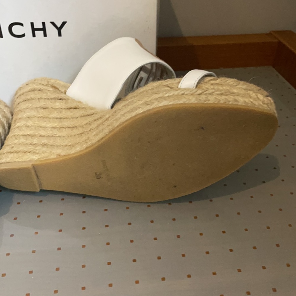 Givenchy - Picture 5 of 10